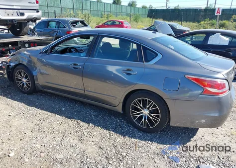 2015 Nissan Altima 2.5 S z USA, uszkodzony, nr VIN 1N4AL3AP2FC154702
